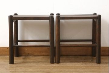 和製ビンテージ　希少な絶版品　北海道民芸家具　シンプルな佇まいがお部屋に取り入れやすい板座のスツール2脚セット(花台、サイドテーブル、飾り台、ヴィンテージ)(R-059088)