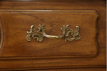 中古　美品　DREXEL HERITAGE(ドレクセルヘリテイジ)　CHERBOURG(シェルブール)　優美な雰囲気を醸し出すキュリオケース(定価約150万円)(飾り棚、食器棚、キャビネット、ガラスケース)(R-059089)
