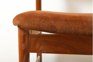 北欧ビンテージ　チーク材　レトロであたたかみのある佇まいが魅力的なダイニングチェア(椅子、イス、ヴィンテージ)(R-059096)