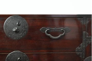 和製アンティーク　極上美品　前面栗材　趣あふれる佇まいが魅力的な米沢箪笥・上段(和タンス、時代箪笥、衣装たんす、収納箪笥、重ね箪笥、引き出し)(R-059101)