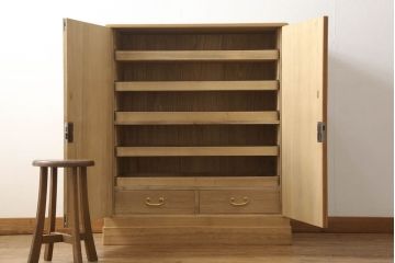 中古　民芸家具　螺鈿(ラデン)細工入り　小振りなサイズ感と控えめな装飾が上品な印象の総桐箪笥(並厚)(桐たんす、和タンス、衣装箪笥、着物箪笥)(R-059114)