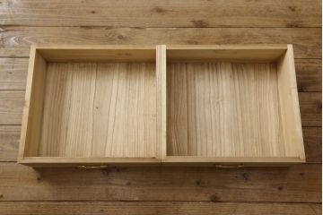 中古　民芸家具　螺鈿(ラデン)細工入り　小振りなサイズ感と控えめな装飾が上品な印象の総桐箪笥(並厚)(桐たんす、和タンス、衣装箪笥、着物箪笥)(R-059114)