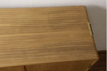 中古　民芸家具　螺鈿(ラデン)細工入り　小振りなサイズ感と控えめな装飾が上品な印象の総桐箪笥(並厚)(桐たんす、和タンス、衣装箪笥、着物箪笥)(R-059114)