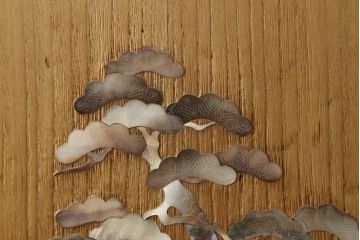 中古　民芸家具　螺鈿(ラデン)細工入り　小振りなサイズ感と控えめな装飾が上品な印象の総桐箪笥(並厚)(桐たんす、和タンス、衣装箪笥、着物箪笥)(R-059114)