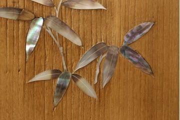 中古　民芸家具　螺鈿(ラデン)細工入り　小振りなサイズ感と控えめな装飾が上品な印象の総桐箪笥(並厚)(桐たんす、和タンス、衣装箪笥、着物箪笥)(R-059114)