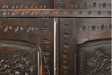 中古　軽井沢彫り　繊細かつ大胆な彫り込みが目を引く和たんす(和服箪笥、着物タンス、衣装たんす)(R-059115)
