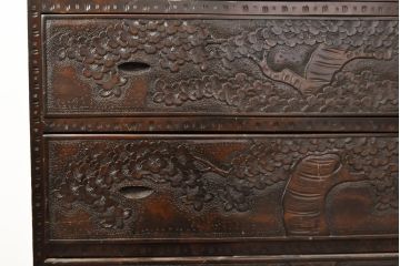中古　軽井沢彫り　繊細かつ大胆な彫り込みが目を引く和たんす(和服箪笥、着物タンス、衣装たんす)(R-059115)