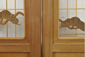 アンティーク建具　鶴と松の彫刻がなんとも風情がある板戸4枚セット(帯戸、引き戸、建具)(R-059118)