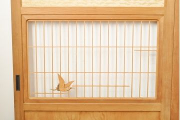 アンティーク建具　鶴と松の彫刻がなんとも風情がある板戸4枚セット(帯戸、引き戸、建具)(R-059118)