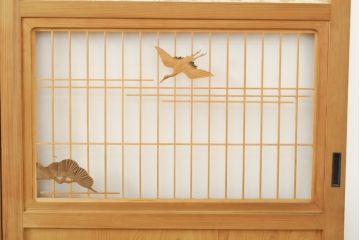アンティーク建具　鶴と松の彫刻がなんとも風情がある板戸4枚セット(帯戸、引き戸、建具)(R-059118)