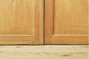 アンティーク建具　鶴と松の彫刻がなんとも風情がある板戸4枚セット(帯戸、引き戸、建具)(R-059118)