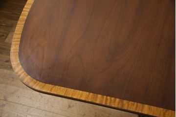 イギリスビンテージ　高級ブランド　RACKSTRAW(ラックストロー)　マホガニー材　クラシカルな脚のつくりが目を引くダイニングテーブル(6人掛け、ヴィンテージ)(R-059132)