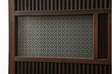 アンティーク建具　当店オリジナルガラス　色ガラスがアクセントの大正ロマンに合う格子戸1枚(ガラス帯戸、引き戸、建具)(R-059133)