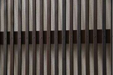 アンティーク建具　当店オリジナルガラス　色ガラスがアクセントの大正ロマンに合う格子戸1枚(ガラス帯戸、引き戸、建具)(R-059133)