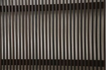アンティーク建具　当店オリジナルガラス　色ガラスがアクセントの大正ロマンに合う格子戸1枚(ガラス帯戸、引き戸、建具)(R-059133)