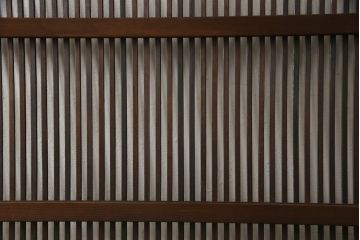 アンティーク建具　当店オリジナルガラス　色ガラスがアクセントの大正ロマンに合う格子戸1枚(ガラス帯戸、引き戸、建具)(R-059133)