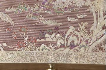 中古　ガラス天板付き　螺鈿(らでん)細工　民芸家具　細やかな細工に思わず見惚れてしまう小引き出し(小物収納、チェスト)(R-059136)