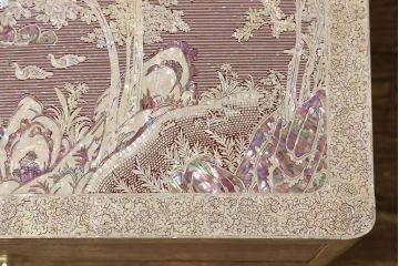 中古　ガラス天板付き　螺鈿(らでん)細工　民芸家具　細やかな細工に思わず見惚れてしまう小引き出し(小物収納、チェスト)(R-059136)