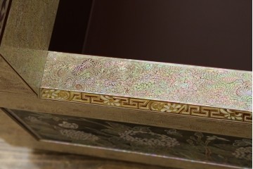 中古　螺鈿(らでん)細工　民芸家具　花と蝶のモチーフが華やかなベッドフレーム　定価約280万円　(R-059137)