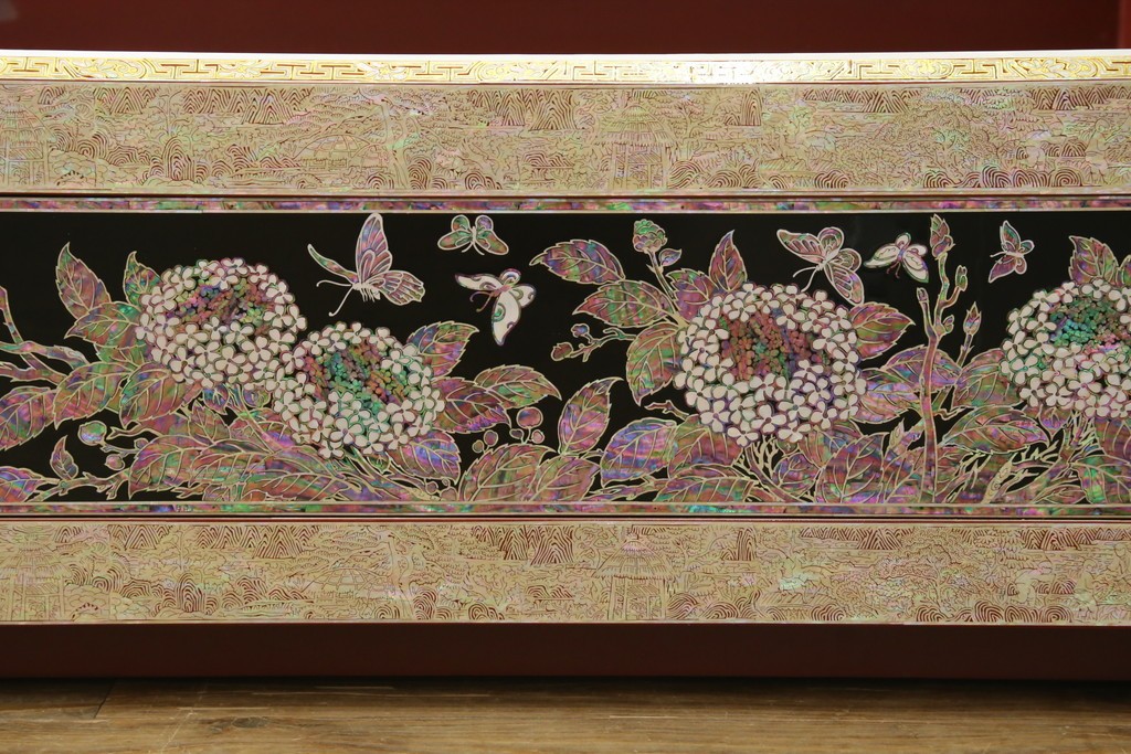 中古　螺鈿(らでん)細工　民芸家具　花と蝶のモチーフが華やかなベッドフレーム　定価約280万円　(R-059137)