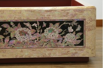 中古　螺鈿(らでん)細工　民芸家具　花と蝶のモチーフが華やかなベッドフレーム　定価約280万円　(R-059137)