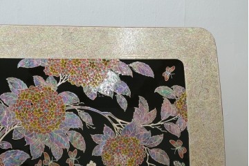 中古　螺鈿(らでん)細工　民芸家具　花と蝶のモチーフが華やかなベッドフレーム　定価約280万円　(R-059137)