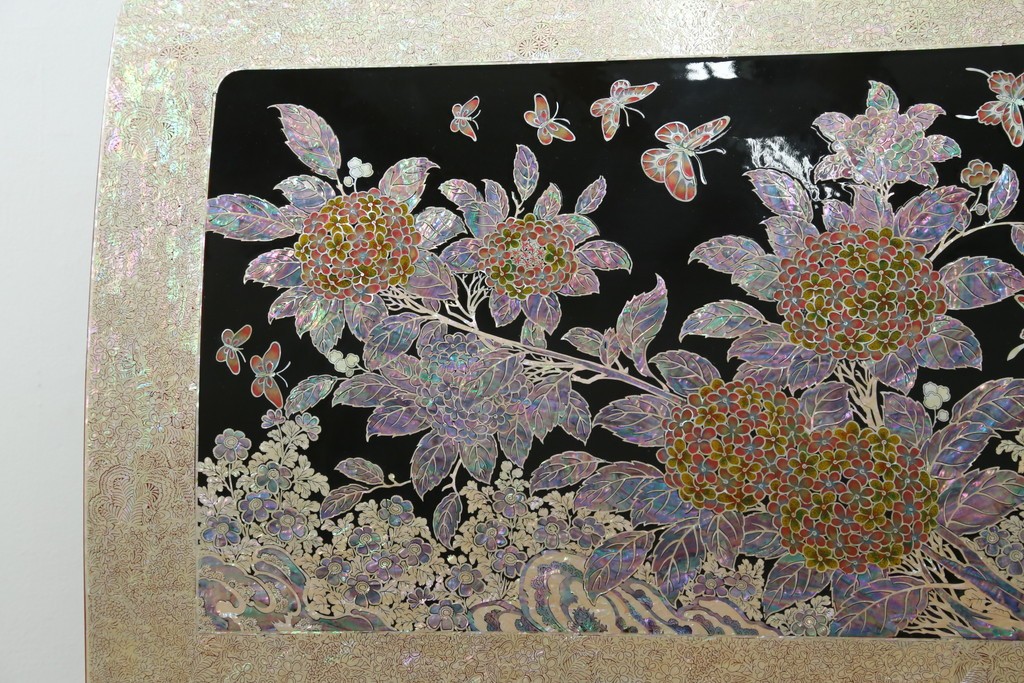 中古　螺鈿(らでん)細工　民芸家具　花と蝶のモチーフが華やかなベッドフレーム　定価約280万円　(R-059137)