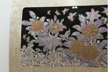 中古　螺鈿(らでん)細工　民芸家具　花と蝶のモチーフが華やかなベッドフレーム　定価約280万円　(R-059137)