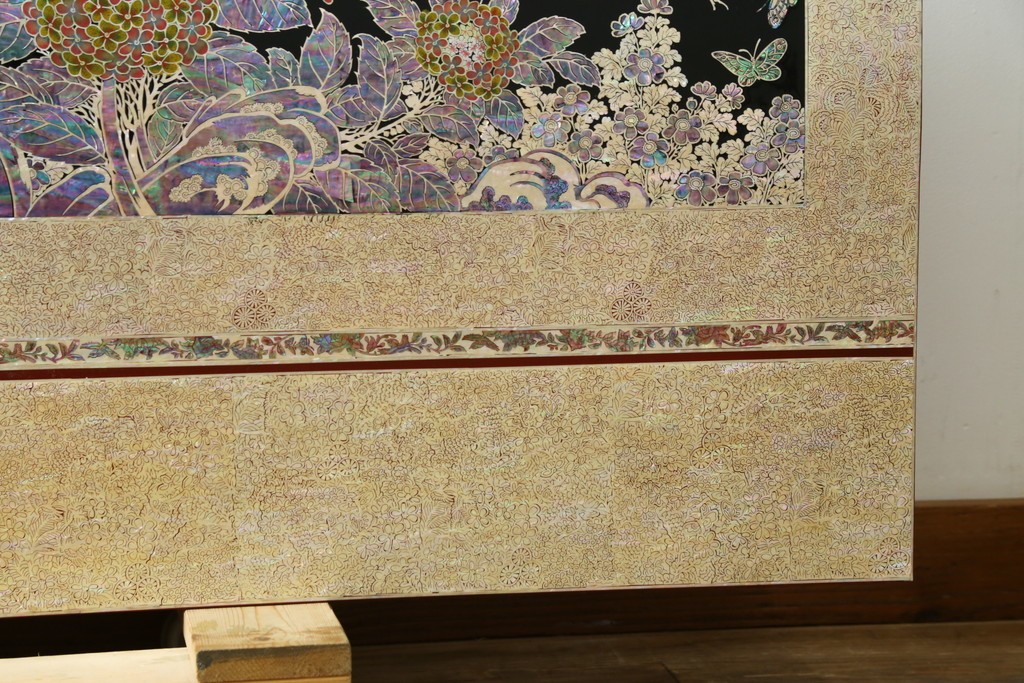 中古　螺鈿(らでん)細工　民芸家具　花と蝶のモチーフが華やかなベッドフレーム　定価約280万円　(R-059137)