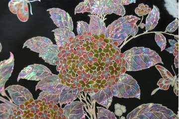 中古　螺鈿(らでん)細工　民芸家具　花と蝶のモチーフが華やかなベッドフレーム　定価約280万円　(R-059137)