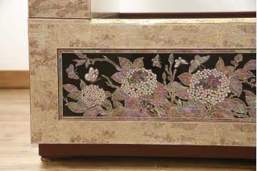 中古　螺鈿(らでん)細工　民芸家具　存在感抜群の佇まいが目を引くベッドフレーム(定価約280万円)(ベッド)(R-059137)
