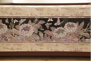 中古　螺鈿(らでん)細工　民芸家具　存在感抜群の佇まいが目を引くベッドフレーム(定価約280万円)(ベッド)(R-059137)