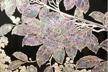 中古　螺鈿(らでん)細工　民芸家具　存在感抜群の佇まいが目を引くベッドフレーム(定価約280万円)(ベッド)(R-059137)