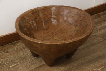 中古　総欅(ケヤキ)材　四つ脚が可愛い!エスニックな雰囲気を醸し出すくり抜き木鉢(こね鉢、ディスプレイボウル、店舗什器)(R-059138)