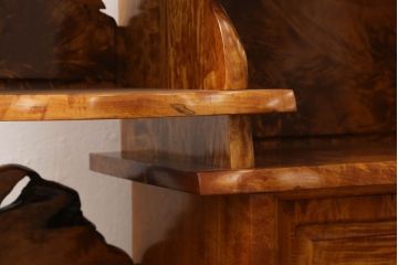 激レア!　希少品　中古　超美品　職人手造り家具　栃の木　縮杢　総無垢材　上質な和の空間づくりに取り入れたい飾り棚(定価推定 約100〜150万円)(違い棚、茶棚、戸棚、収納棚)(R-059139)