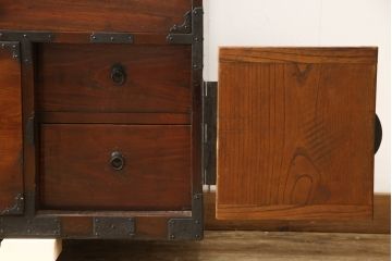 和製アンティーク　前面欅(ケヤキ)材　打出の小槌が副を招きそうな重ね二本松箪笥(収納箪笥、衣装タンス、時代箪笥、和たんす、引き出し)(R-059140)