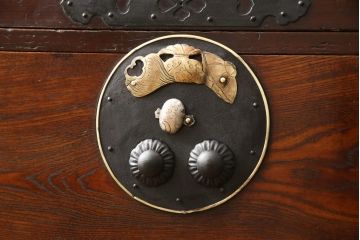 和製アンティーク　前面欅(ケヤキ)材　打出の小槌が副を招きそうな重ね二本松箪笥(収納箪笥、衣装タンス、時代箪笥、和たんす、引き出し)(R-059140)