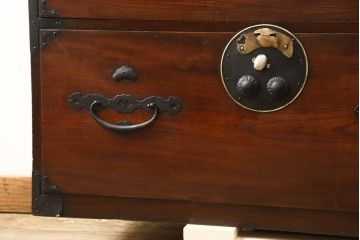 和製アンティーク　前面欅(ケヤキ)材　打出の小槌が副を招きそうな重ね二本松箪笥(収納箪笥、衣装タンス、時代箪笥、和たんす、引き出し)(R-059140)