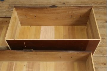 和製アンティーク　前面欅(ケヤキ)材　打出の小槌が福を招きそうな重ね二本松箪笥・下段(収納箪笥、衣装タンス、時代箪笥、和たんす、引き出し)(R-059143)