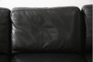 中古　美品　イタリア　ケルビン・ジョルマーニ(KELVIN GIORMANI)　本革　シンプルで洗練されたデザインが格好良いカウチソファ(定価約45万円)(レザーソファ、3人掛けソファ、三人掛け)(R-059144)