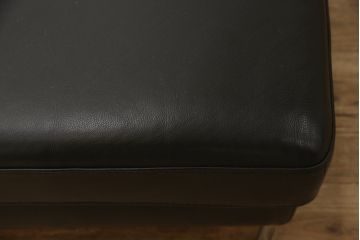 中古　美品　イタリア　ケルビン・ジョルマーニ(KELVIN GIORMANI)　本革　シンプルで洗練されたデザインが格好良いカウチソファ(定価約45万円)(レザーソファ、3人掛けソファ、三人掛け)(R-059144)