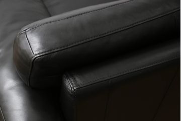 中古　美品　イタリア　ケルビン・ジョルマーニ(KELVIN GIORMANI)　本革　シンプルで洗練されたデザインが格好良いカウチソファ(定価約45万円)(レザーソファ、3人掛けソファ、三人掛け)(R-059144)