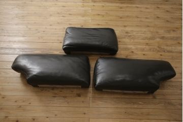 中古　美品　イタリア　ケルビン・ジョルマーニ(KELVIN GIORMANI)　本革　シンプルで洗練されたデザインが格好良いカウチソファ(定価約45万円)(レザーソファ、3人掛けソファ、三人掛け)(R-059144)