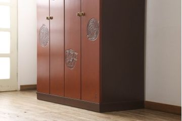 中古　美品　高級品!　在名入り(舟風)　鎌倉彫り　漆塗り・朱塗り　内部桐材　職人のこだわりが感じられるモダンなワードローブ(収納棚、洋服タンス、婚礼家具)(R-059146)