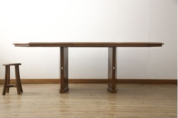 中古　美品　イタリア高級家具　メデア(Medea)　脚に入った幾何学模様が目を引くエクステンションテーブル(定価約90万円)(ダイニングテーブル、6人掛け)(R-059155)