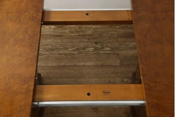 中古　美品　イタリア高級家具　メデア(Medea)　脚に入った幾何学模様が目を引くエクステンションテーブル(定価約90万円)(ダイニングテーブル、6人掛け)(R-059155)