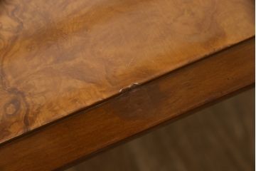 中古　美品　イタリア高級家具　メデア(Medea)　脚に入った幾何学模様が目を引くエクステンションテーブル(定価約90万円)(ダイニングテーブル、6人掛け)(R-059155)