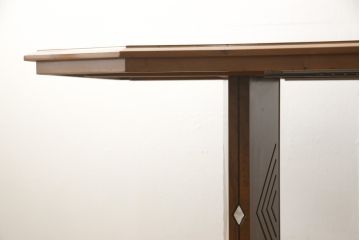 中古　美品　イタリア高級家具　メデア(Medea)　脚に入った幾何学模様が目を引くエクステンションテーブル(定価約90万円)(ダイニングテーブル、6人掛け)(R-059155)