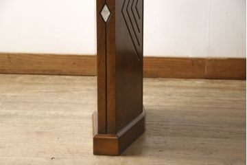中古　美品　イタリア高級家具　メデア(Medea)　脚に入った幾何学模様が目を引くエクステンションテーブル(定価約90万円)(ダイニングテーブル、6人掛け)(R-059155)
