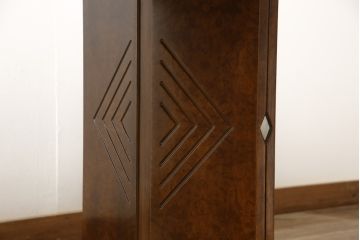 中古　美品　イタリア高級家具　メデア(Medea)　脚に入った幾何学模様が目を引くエクステンションテーブル(定価約90万円)(ダイニングテーブル、6人掛け)(R-059155)